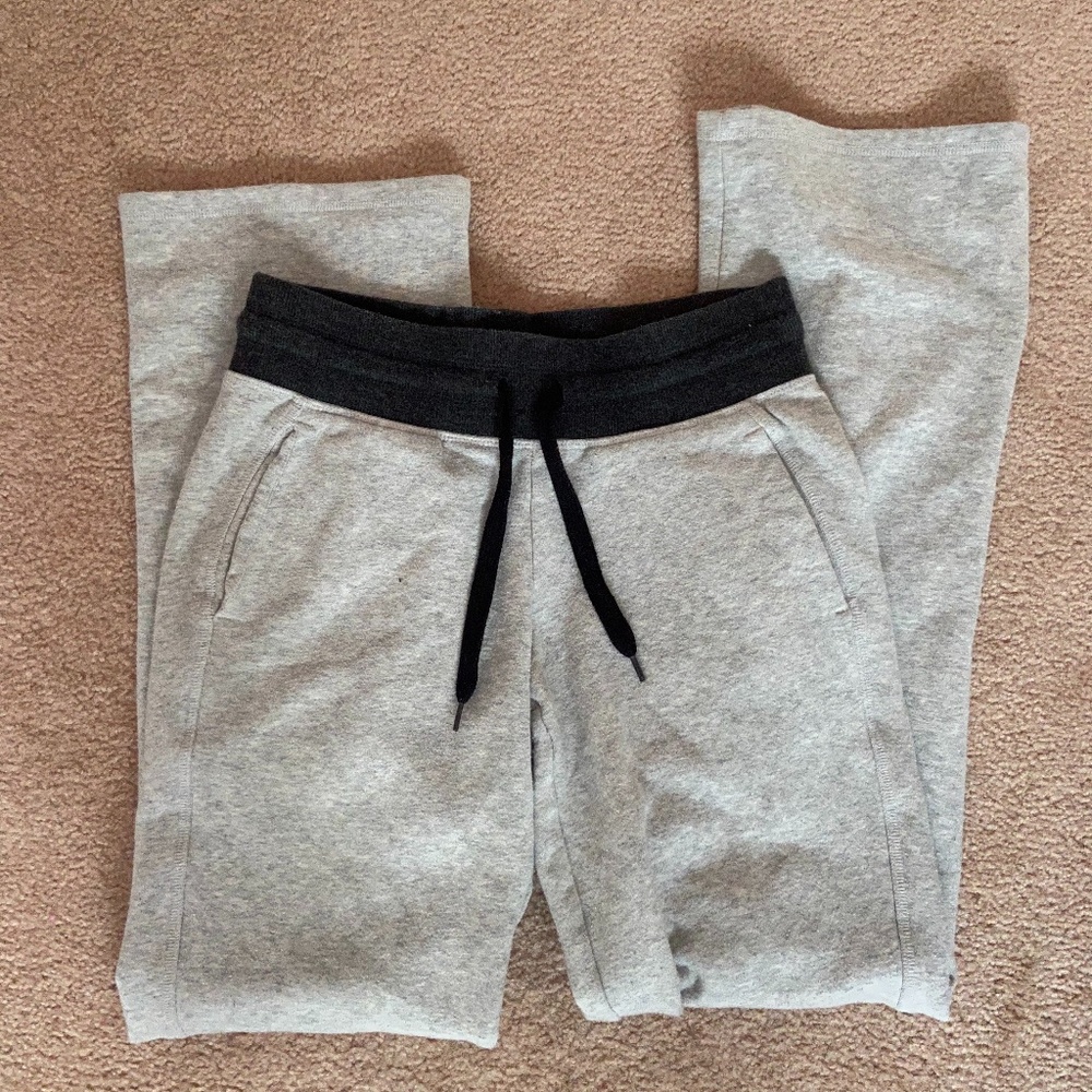 gray sweatpants